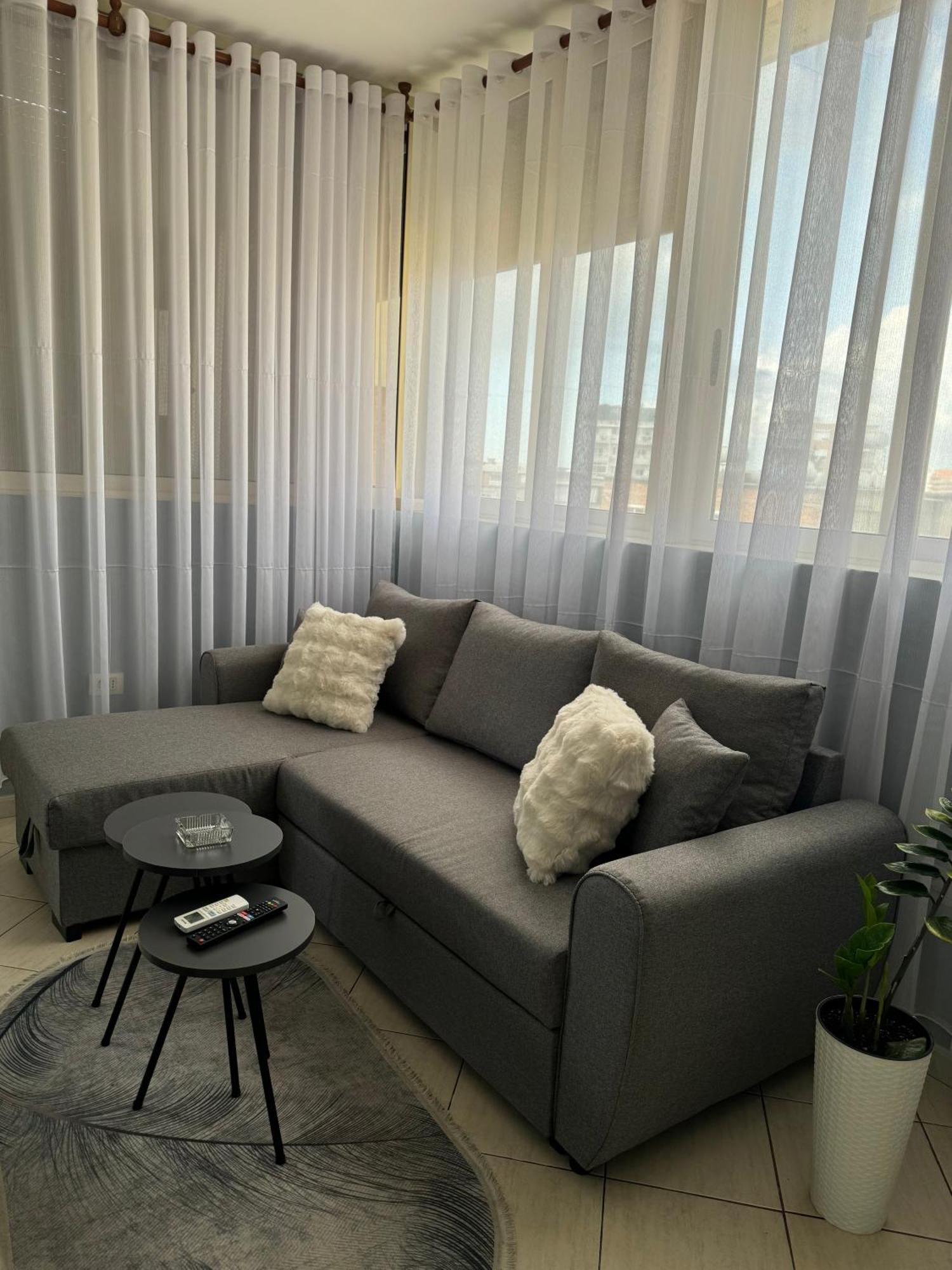 Mirela'S Apartment City Center Tirana Exterior photo